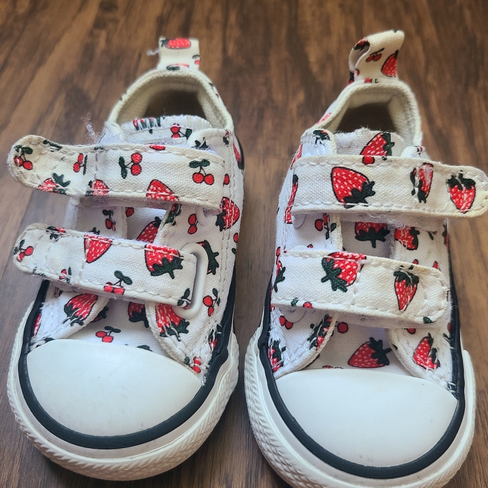 Converse baby shoes